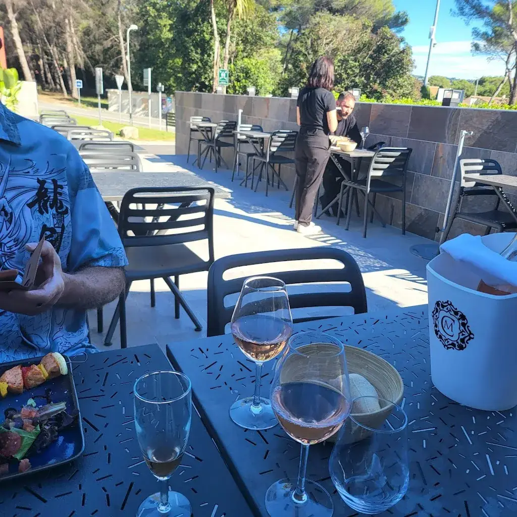 Chesterfield Restaurant bar à Vin et Tapas restaurante en Mouans-Sartoux