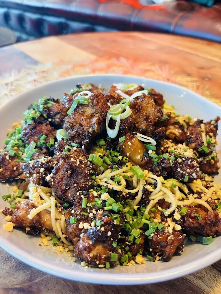 Chesterfield Restaurant bar à Vin et Tapas_Mouans-Sartoux_slider_image_2