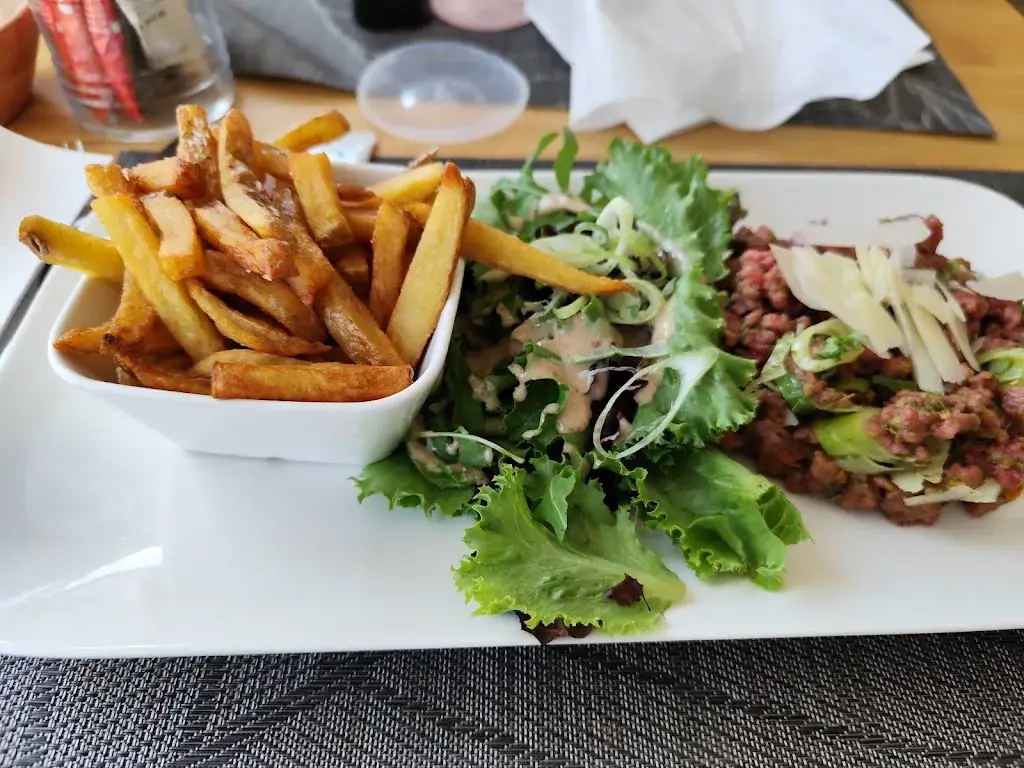 Chesterfield Restaurant bar à Vin et Tapas_Mouans-Sartoux_slider_image_3