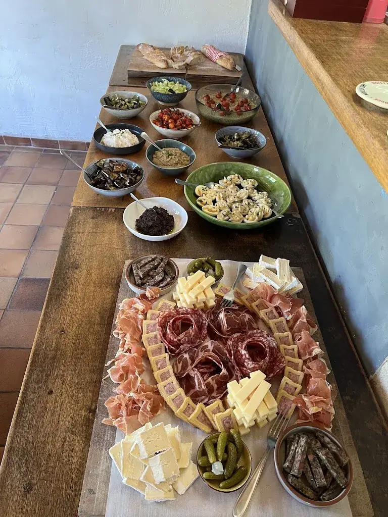 TK_CHEZ TATA SIMONE_Mouriès_review