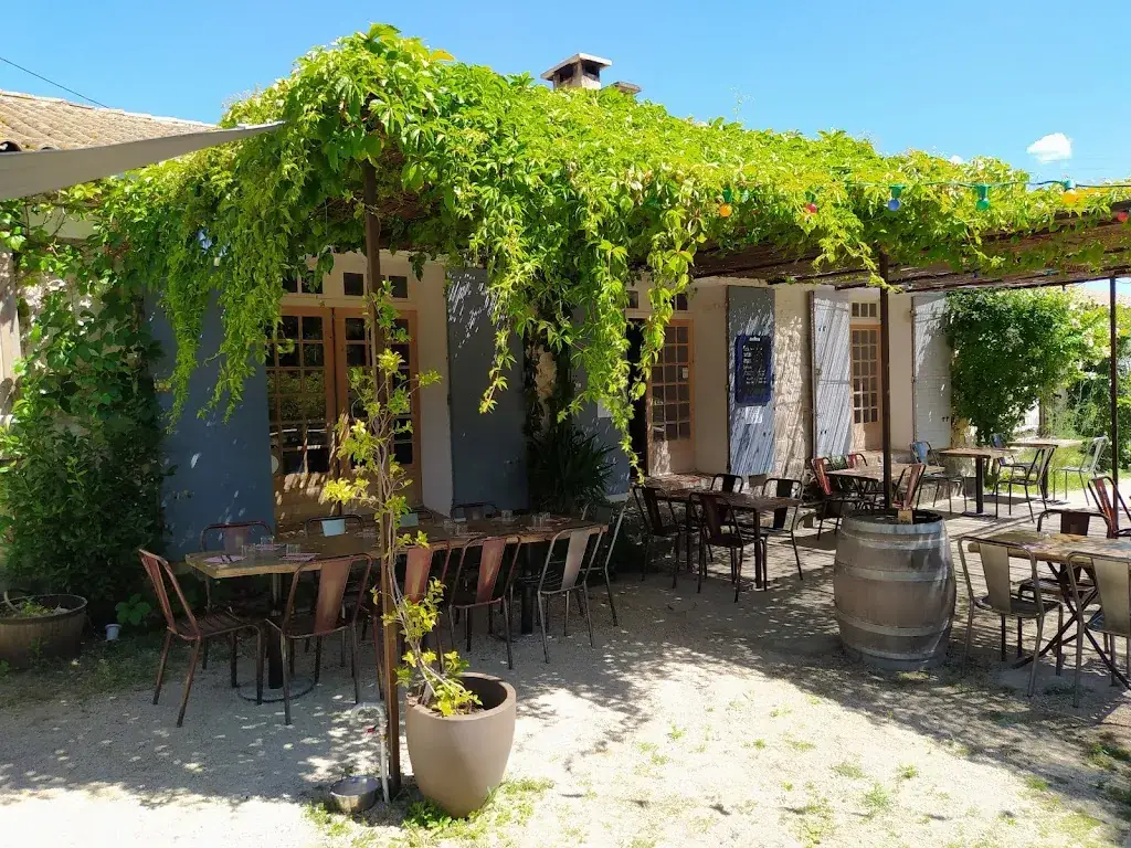 CHEZ TATA SIMONE_Mouriès_slider_image_2