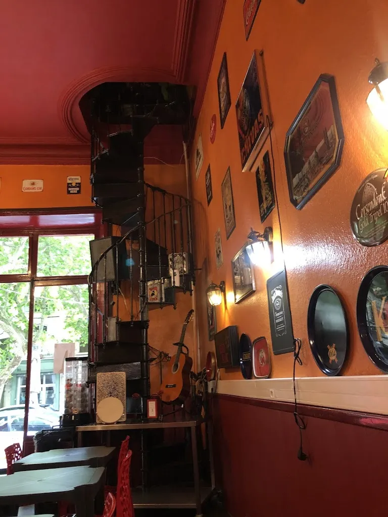 caitriona gyllen_Le grand café du cours_Mouriès_recensione