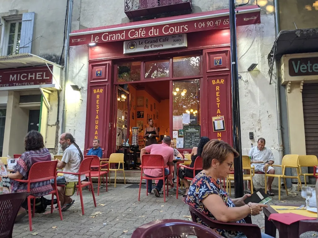 Le grand café du cours Restaurant in Mouriès