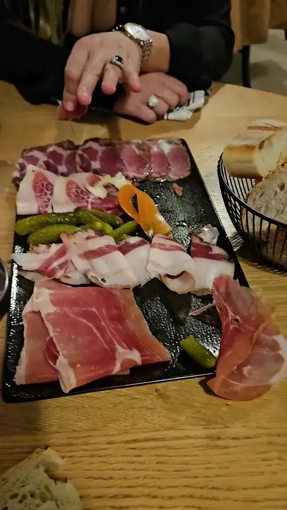 Hôtel le Vallon de Gayet restaurant in Mouriès