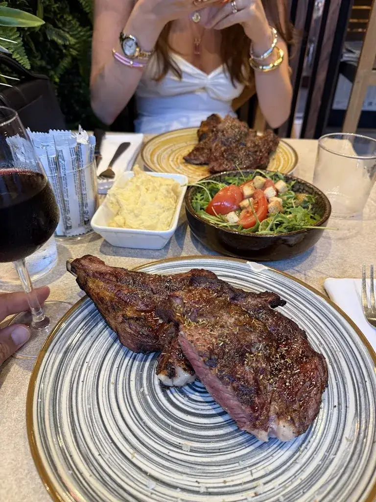 Ozan KARAKAYA_L'antica_Nice_recensione