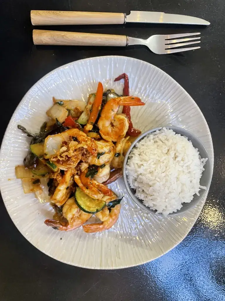 Melody Nguyen_Hanoi & Café_Noves_review