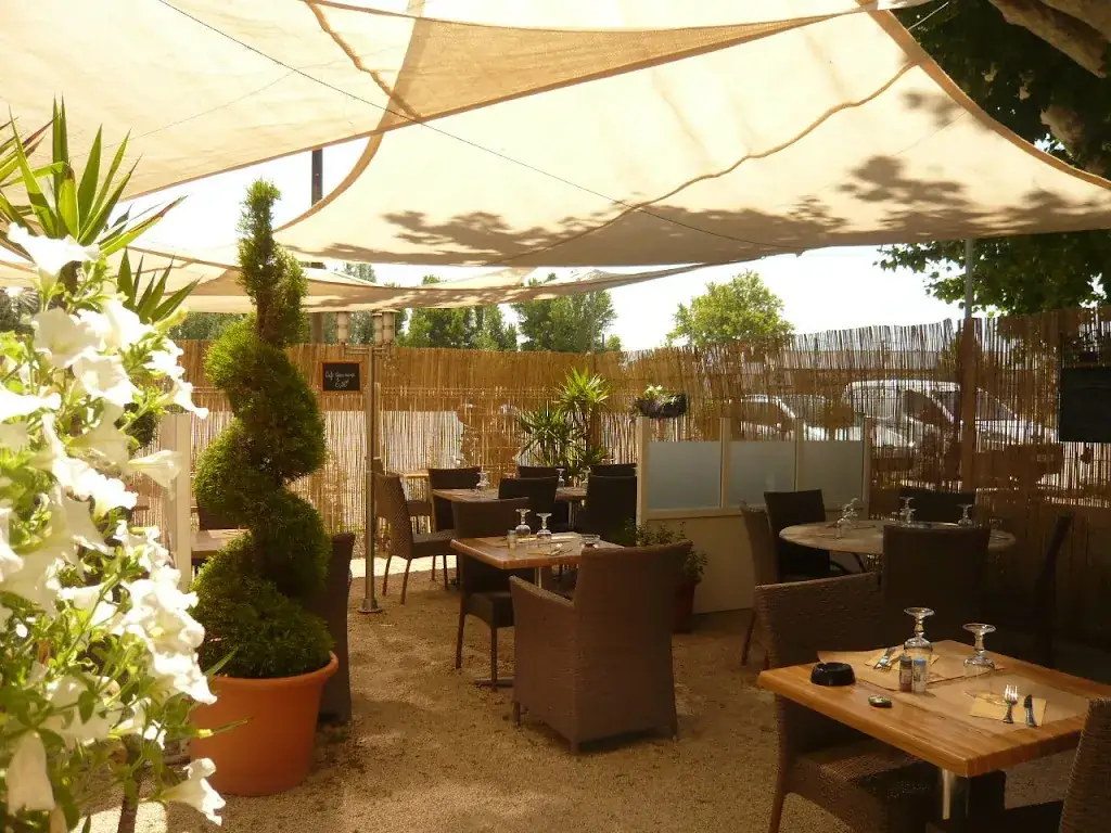 Le relais de la bassaque restaurant in Noves