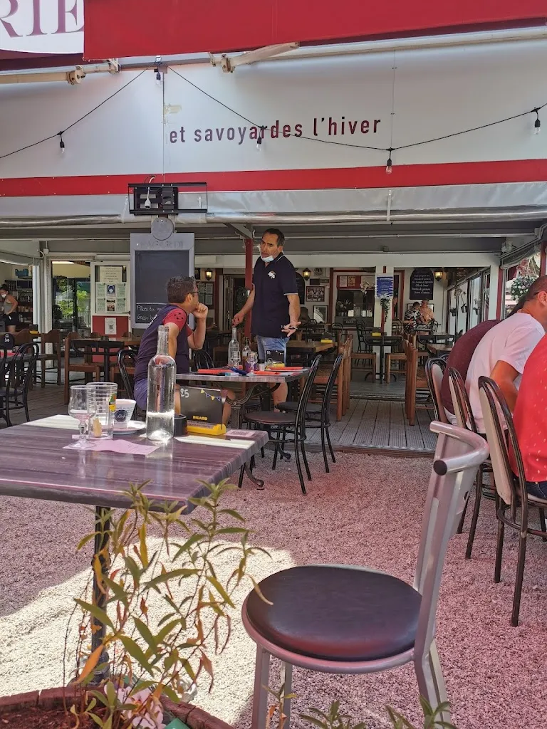 La Plancha Brasserie des Sports restaurant in Noves