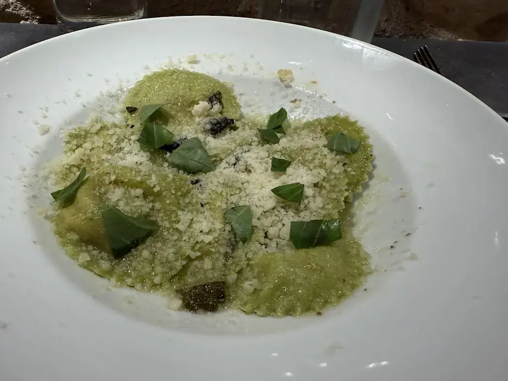 VIA EMILIA_Paris_slider_image_3