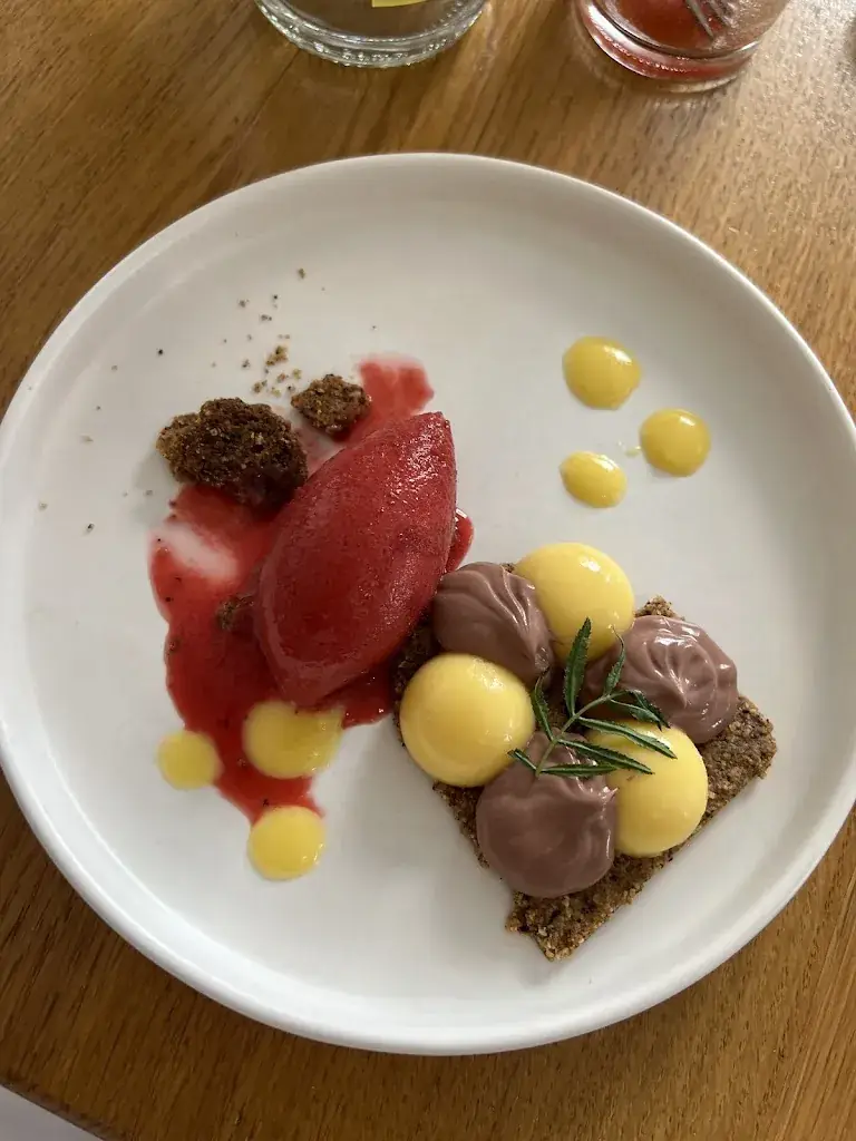 Darima Tsoktoeva_GEGEOR - Caviste & Restaurateur_Paris_review