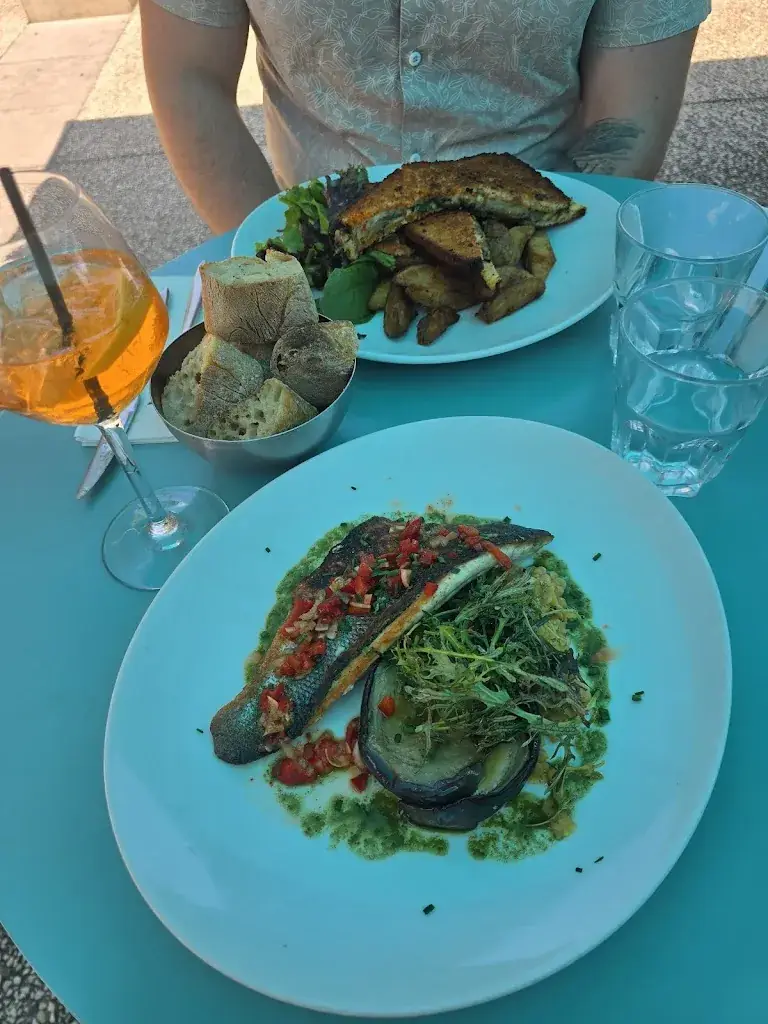 Shayna Fisher_Café Charmant_Oullins-Pierre-Bénite_review