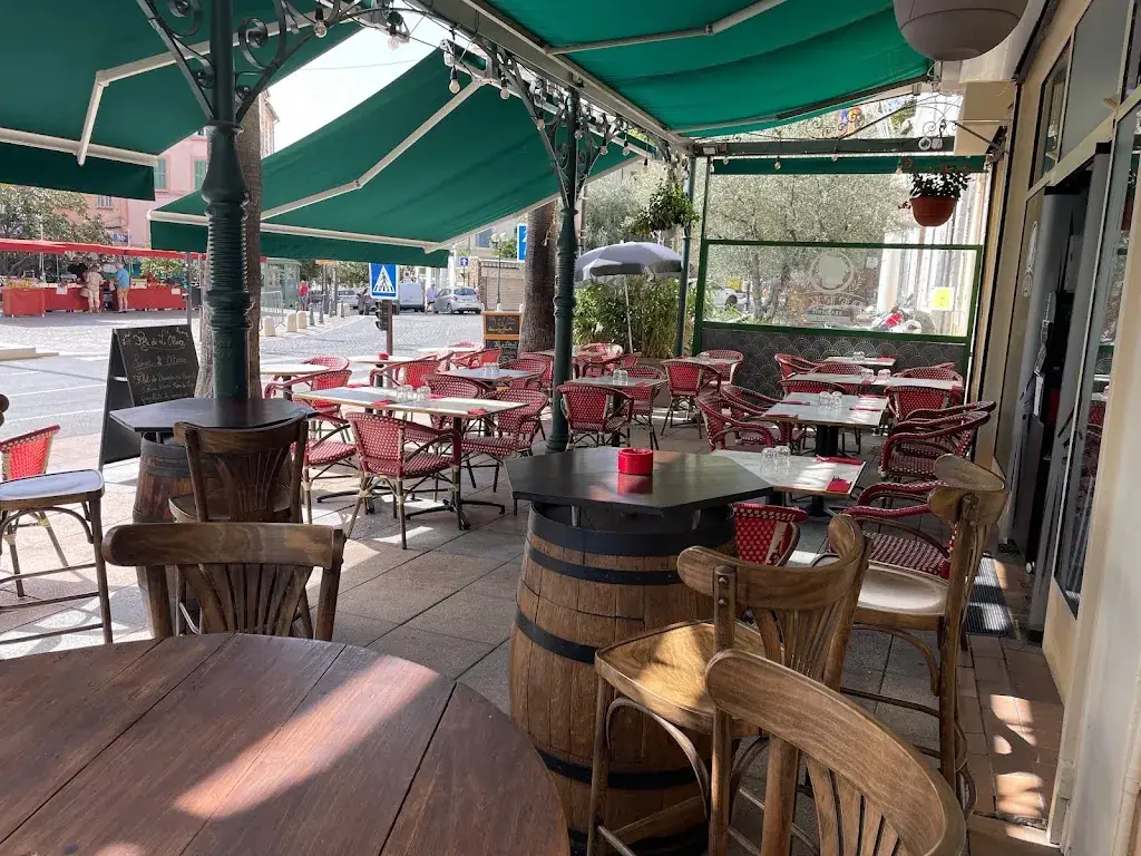 Peeky Brasserie Restaurant in Ollioules