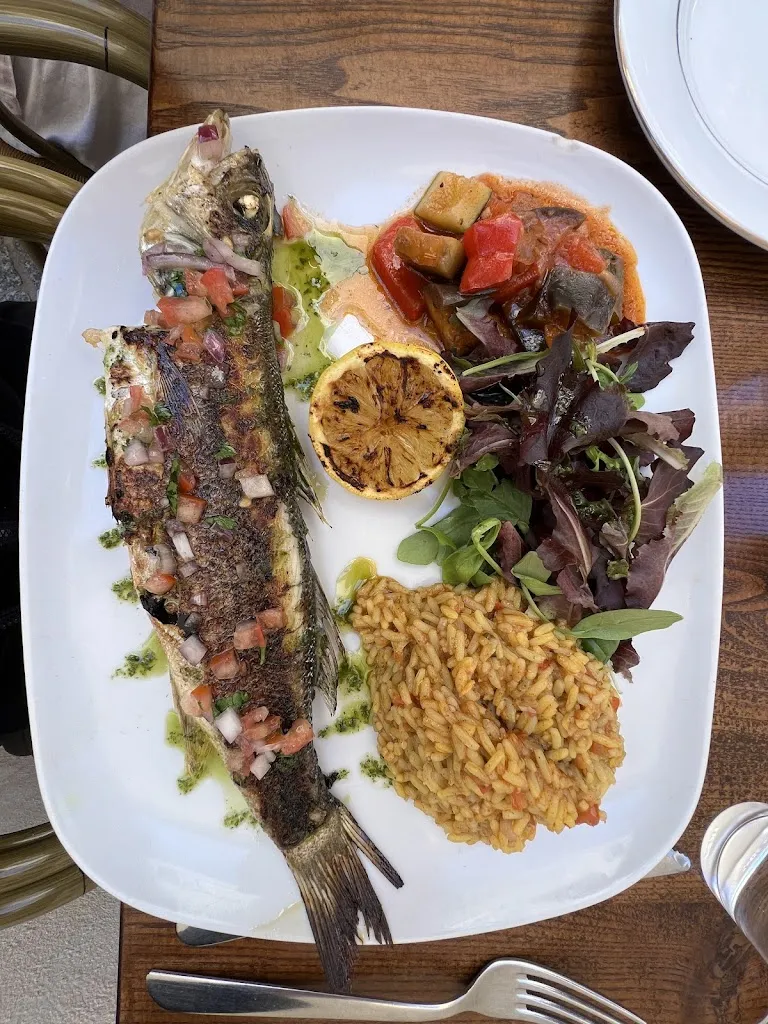 Lee Rosen_Au Dé Lisse_Sanary-sur-Mer_review