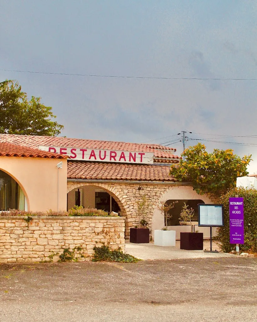 Restaurant des Arcades restaurant à Orgon