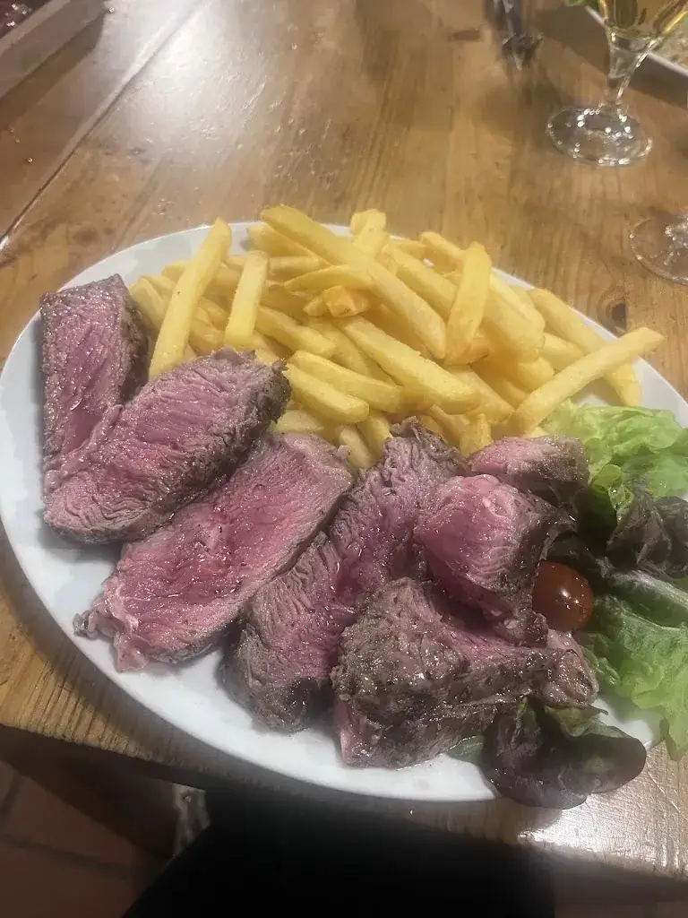 Sunnii-Elle Peifer-Stafford_Chalet des Molliets_Arâches-la-Frasse_review