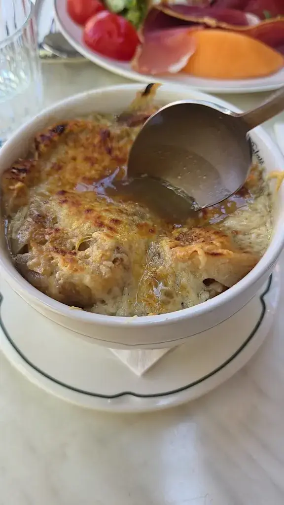 DNA K_Les Deux Palais_Paris_review