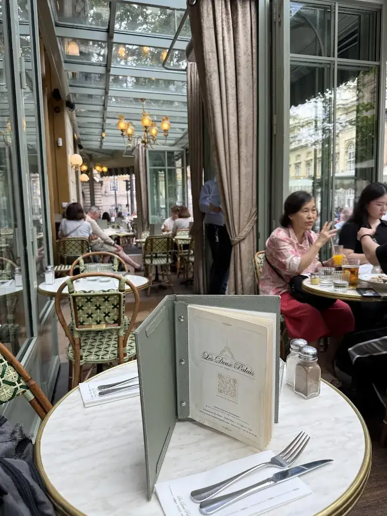 FL Reviewer_Les Deux Palais_Paris_review
