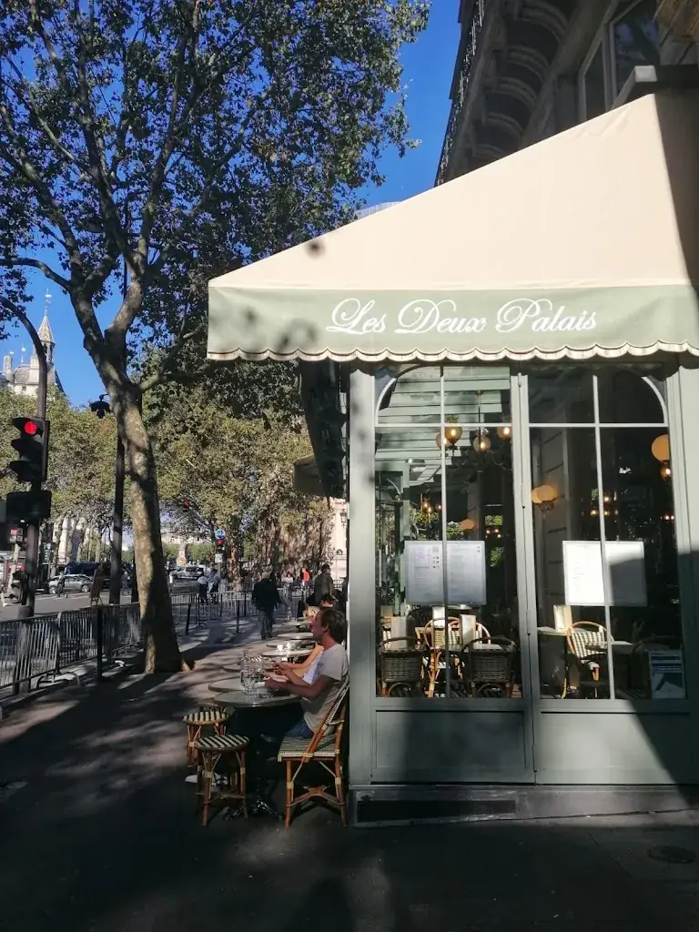 Les Deux Palais restaurant in Paris