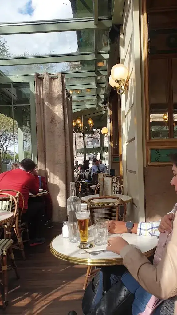 Les Deux Palais_Paris_slider_image_2