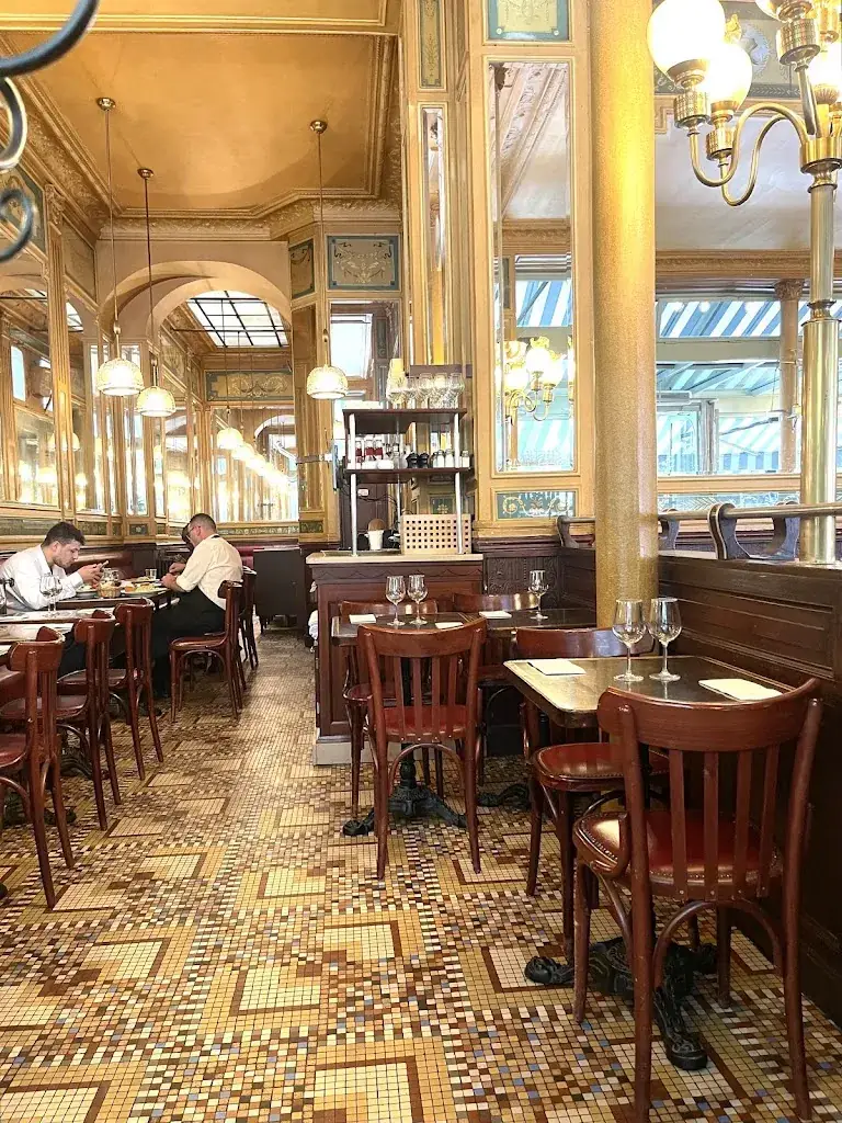 Les Deux Palais_Paris_slider_image_3