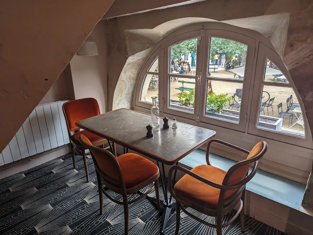 Robert Mitchener_Le Caveau du Palais_Paris_review