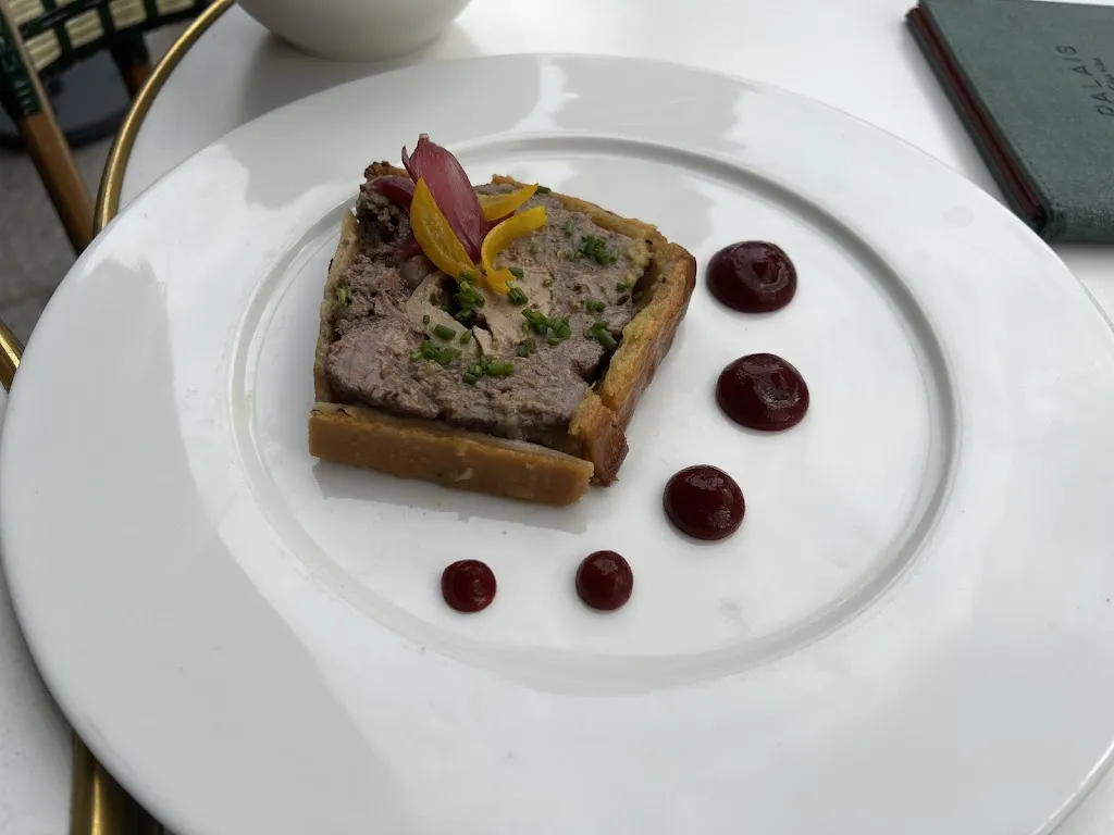 Yasmine Wu_Le Palais_Paris_review