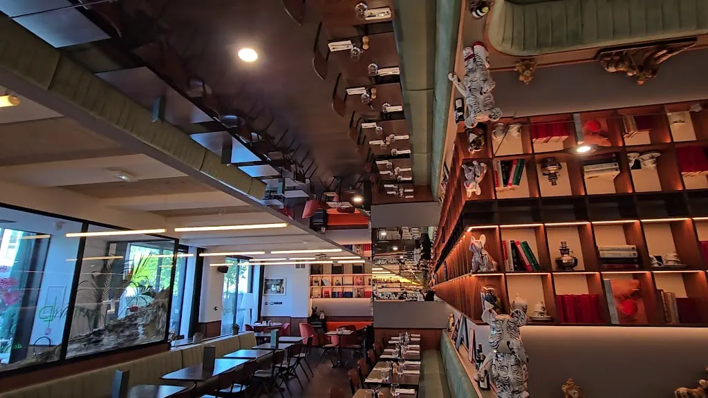 Le Palais_Paris_slider_image_2