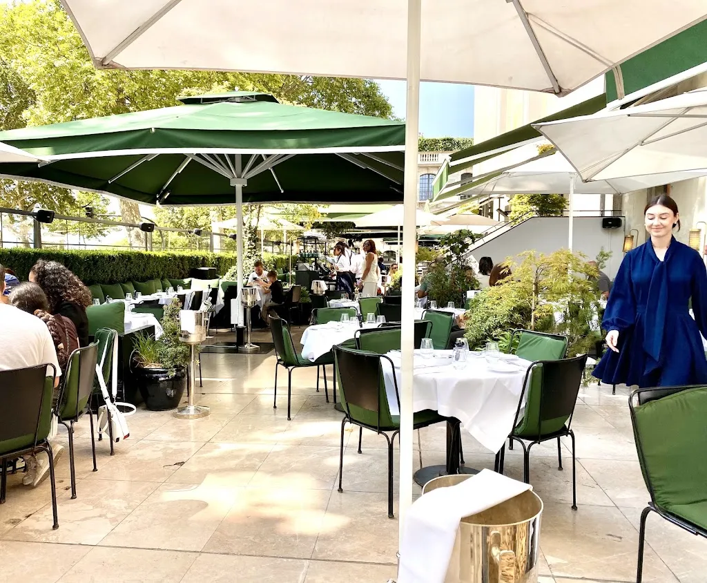 Monsieur Bleu_Paris_slider_image_3