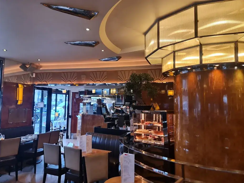 Ziad Lel_Le Départ Saint-Michel_Paris_review