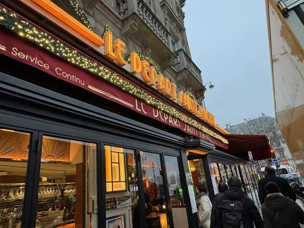 Nicole Harper_Le Départ Saint-Michel_Paris_review