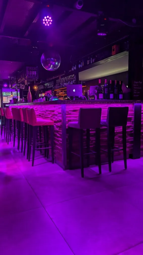 Stéphane MANDELLI_Café Scène_Pégomas_review