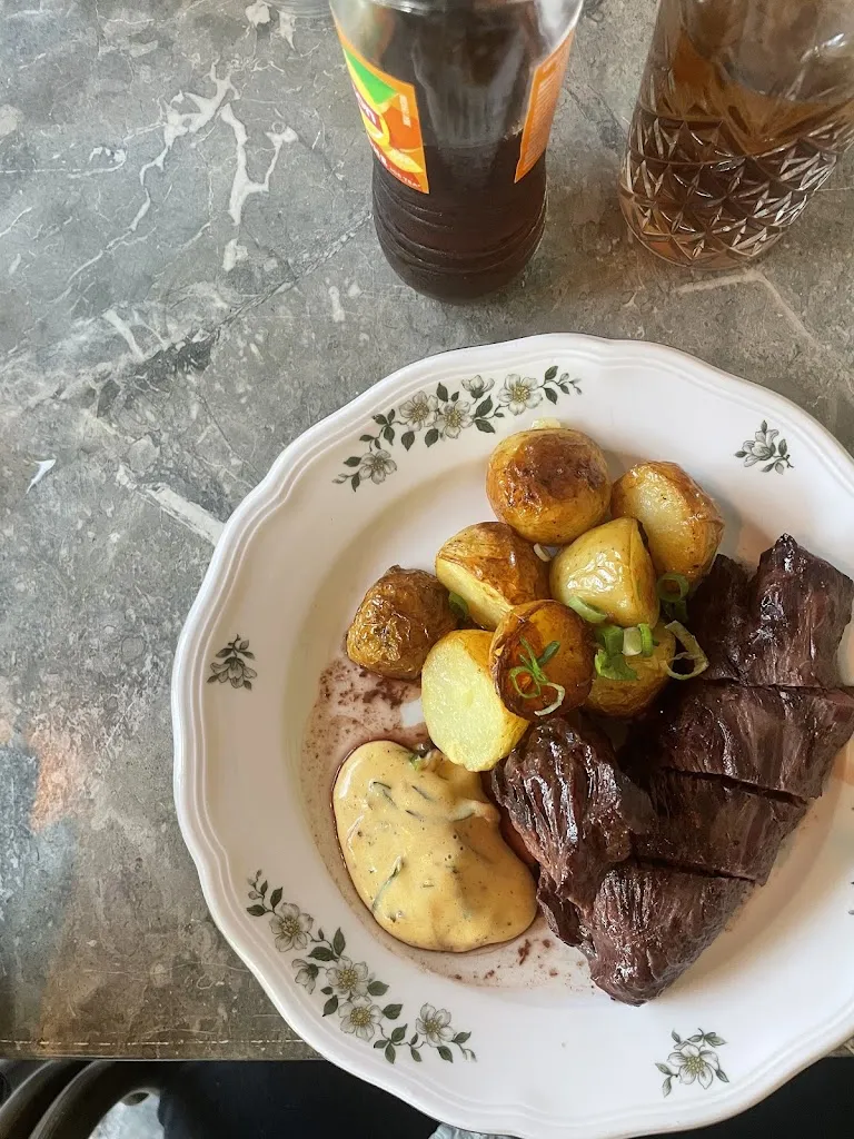 Le Café Castillon_Paradou_slider_image_3