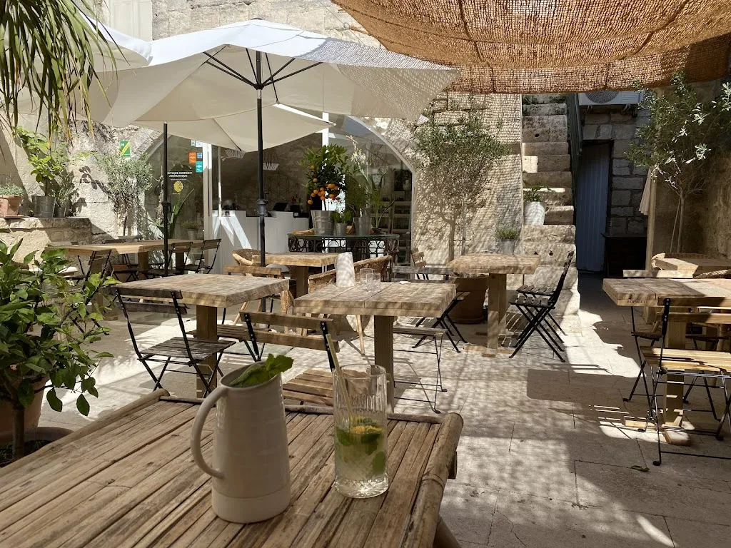 Les Baux Jus restaurant in Baux-de-Provence