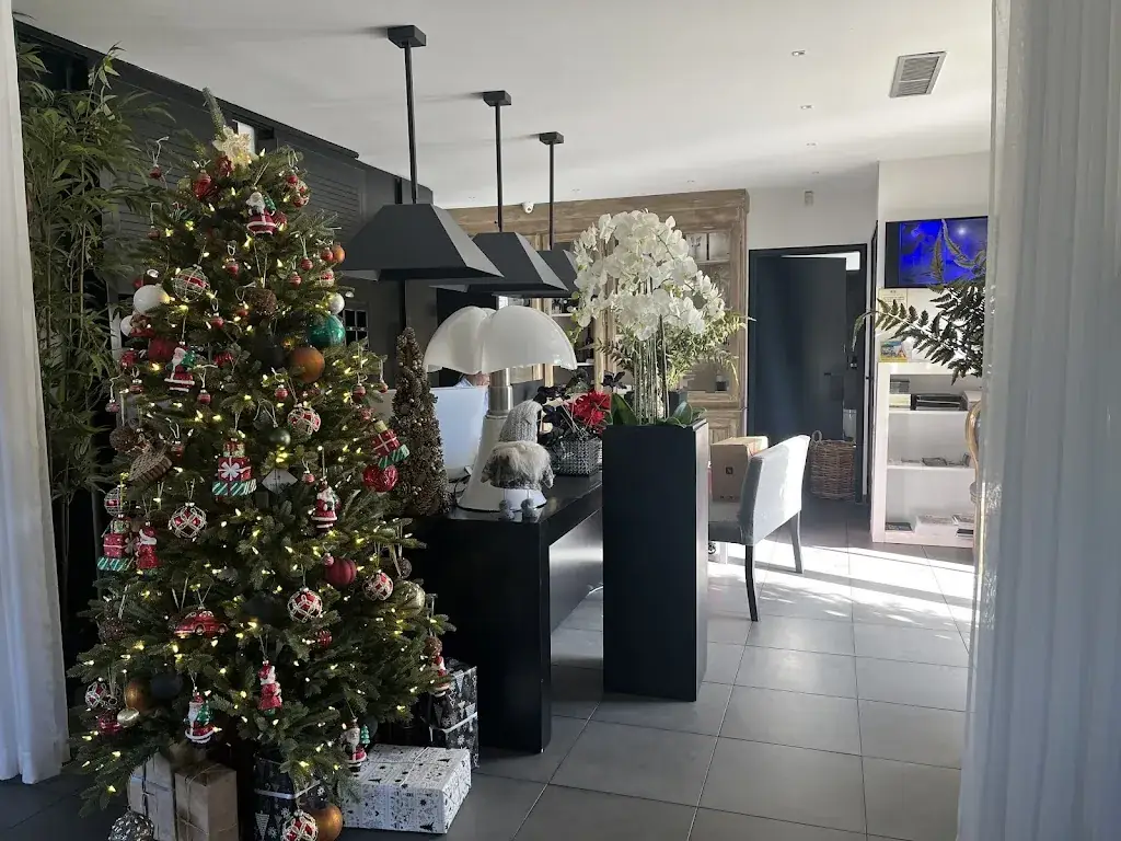 Delphine Damien_Nancy Bourguignon_Paradou_review