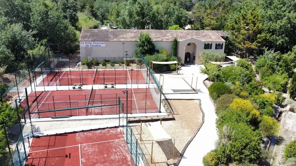 Alpilles Club restaurant in Paradou