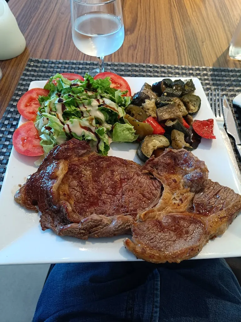 Giuliano Rescaldani_Hôtel Le Mistral_Peipin_review