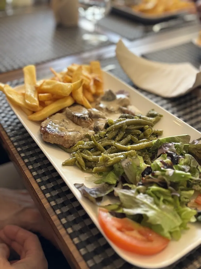 Hôtel Le Mistral_Peipin_slider_image_1