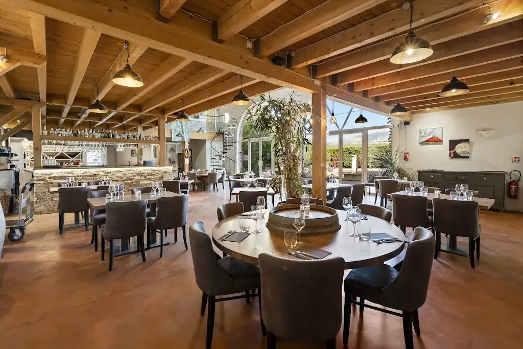 Domaine Terre de Mistral_Rousset_slider_image_3