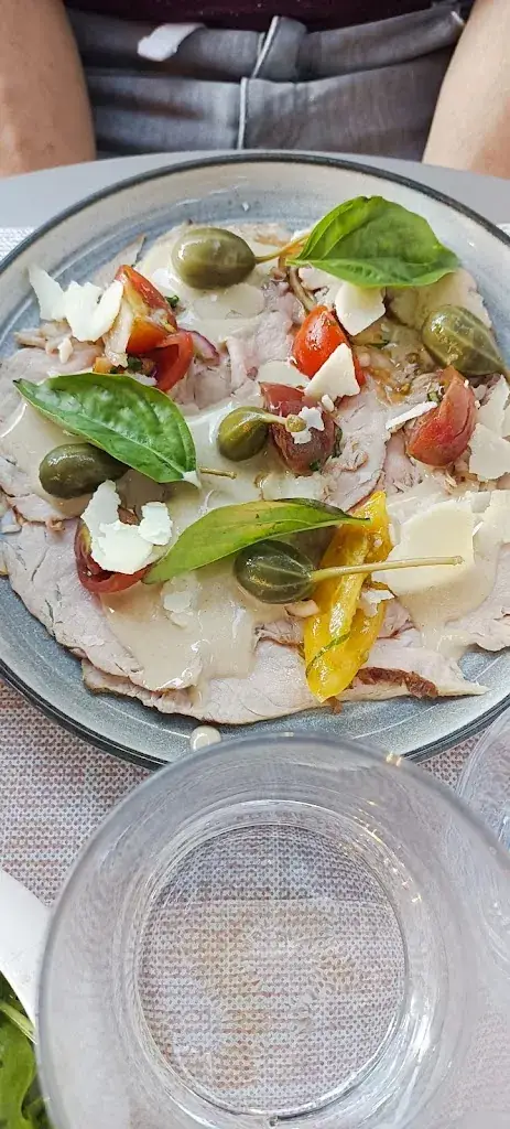 Marjorie Durand_La Grange_Peyrolles-en-Provence_review