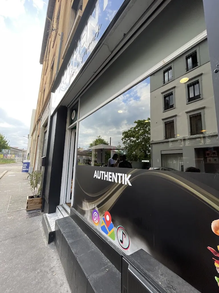 Mohamed_L’Authentik Oullins_Oullins-Pierre-Bénite_reseña