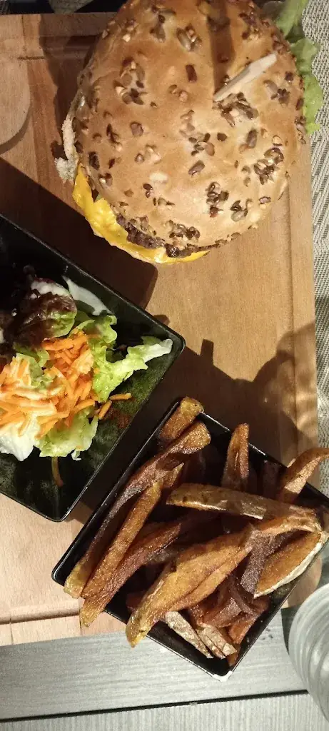 Burger “MissBurgerDogs” Dog_PANAMERA_Pélissanne_review