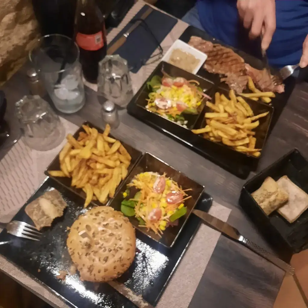 E KN_PANAMERA_Pélissanne_review