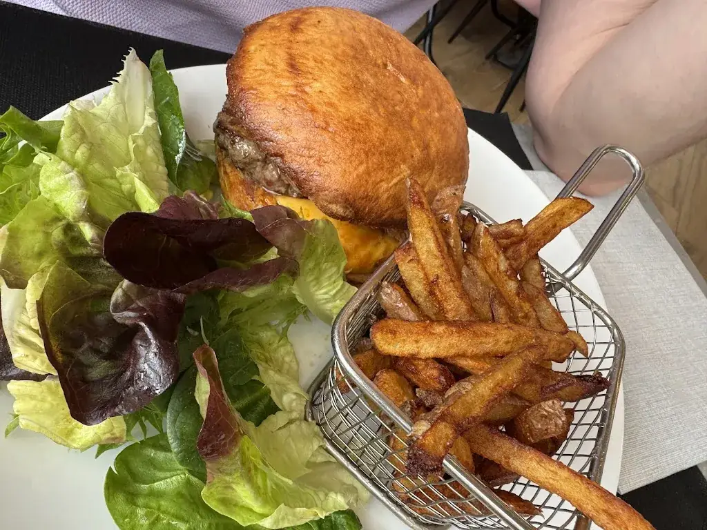 Natalia Marino_La Renaissance_Oullins-Pierre-Bénite_review