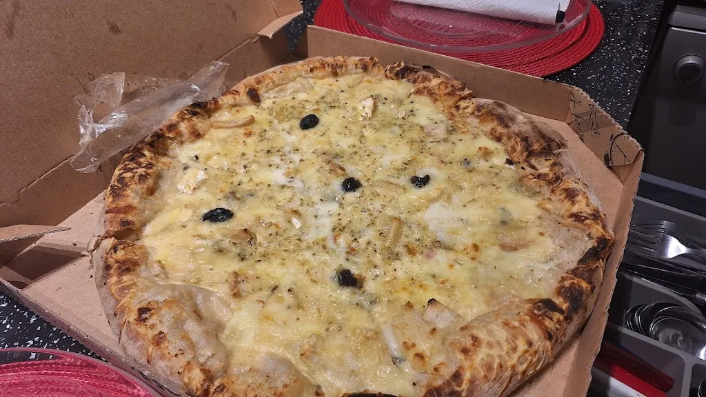 aidoud lydie_A Quoi Pizza au Feu de Bois Pélissanne_Pélissanne_review