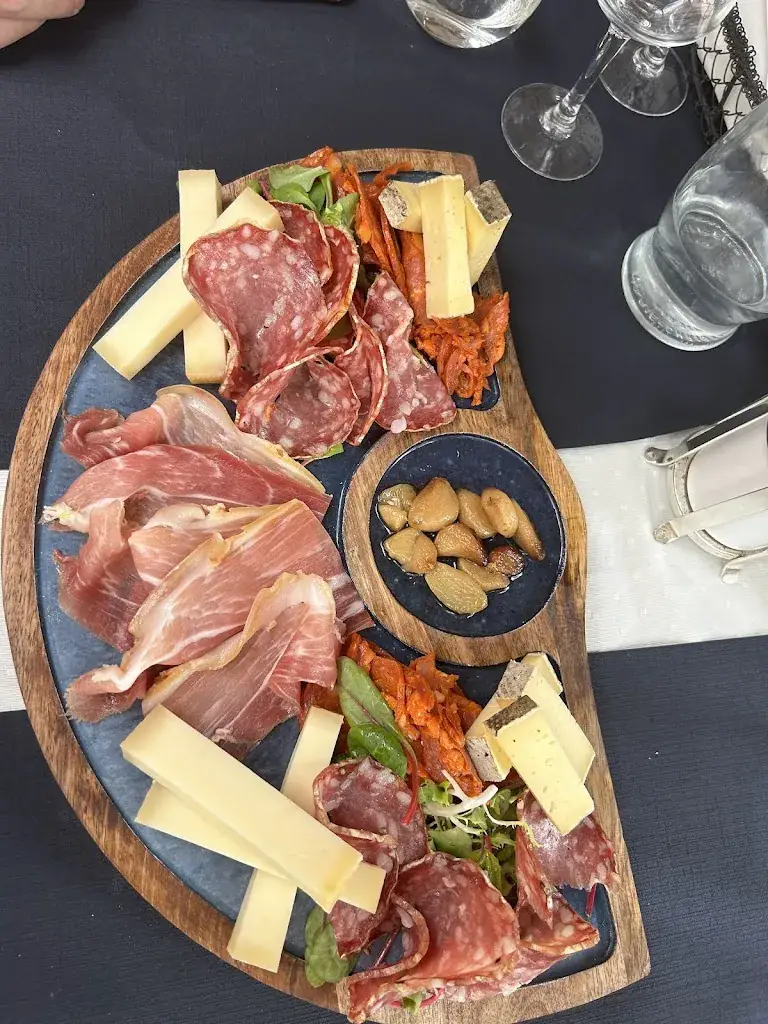 Lisa Hartlett_Les Minots 2.0_Pierrevert_Bewertung