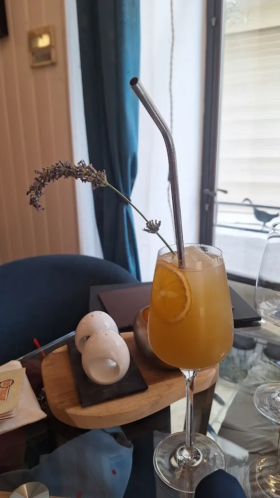 Evelyne Rovetti_Les troubadours modernes_Pernes-les-Fontaines_recensione