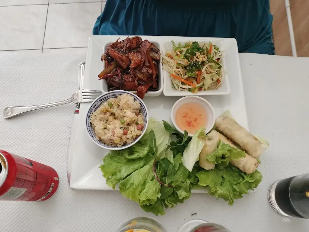 Fontaine d'Asie_Pernes-les-Fontaines_slider_image_2