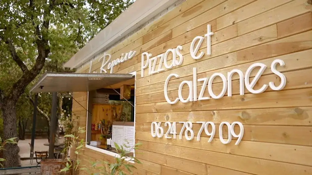 Pizza Le Repaire Restaurant in Pernes-les-Fontaines