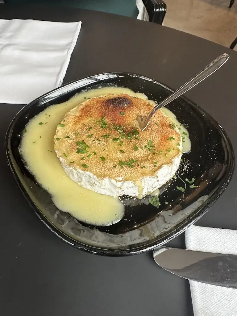 Alexia Lapegue_Villa M_Plan-de-Cuques_recensione