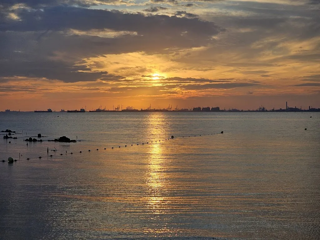 Les pieds dans l'eau_Port-de-Bouc_slider_image_3